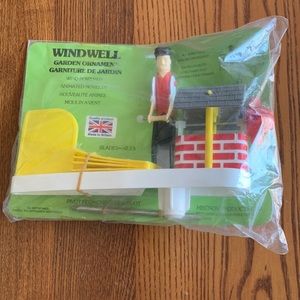 BNWT VINTAGE Mecnov garden ornament